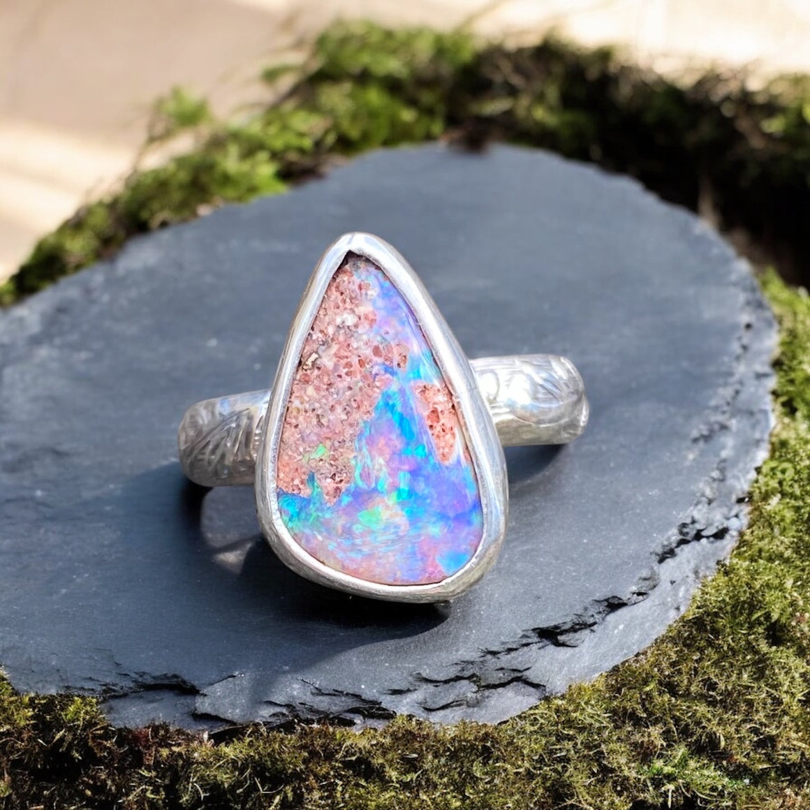 Beautiful Pipe crystal Boulder Ring