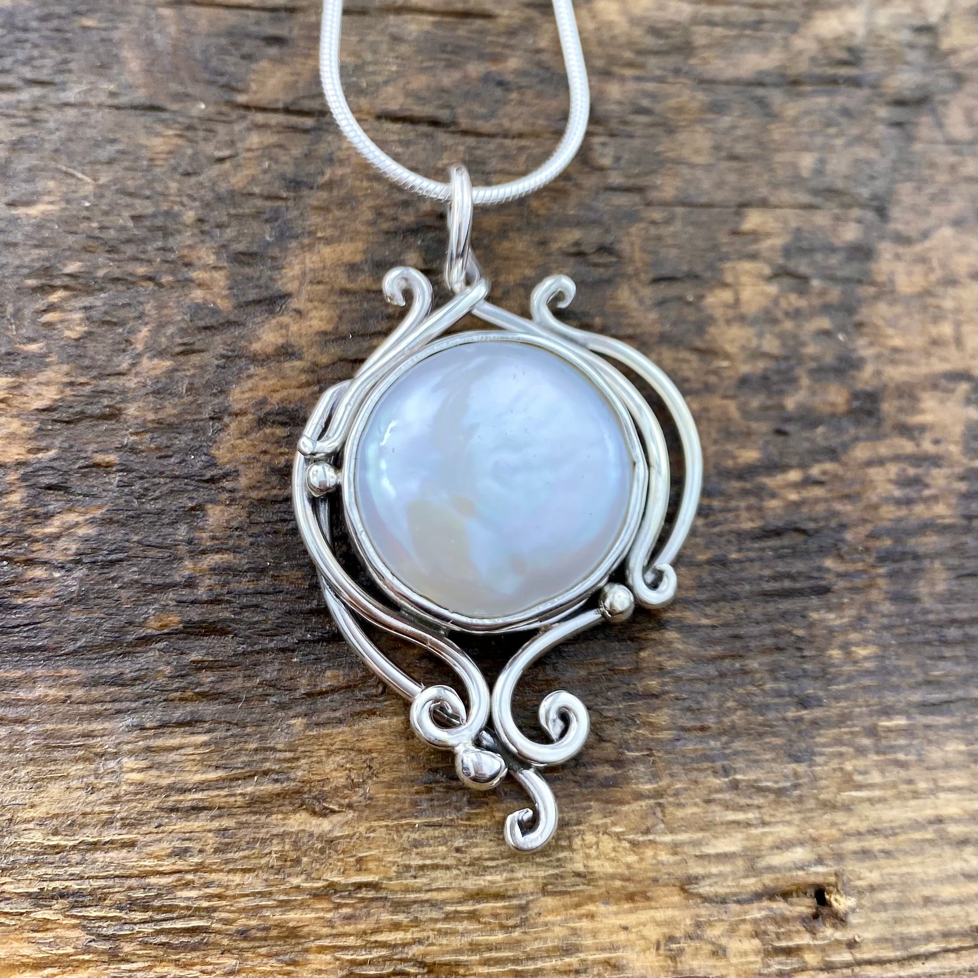 Beautiful Fresh water pearl elvin flow pendant