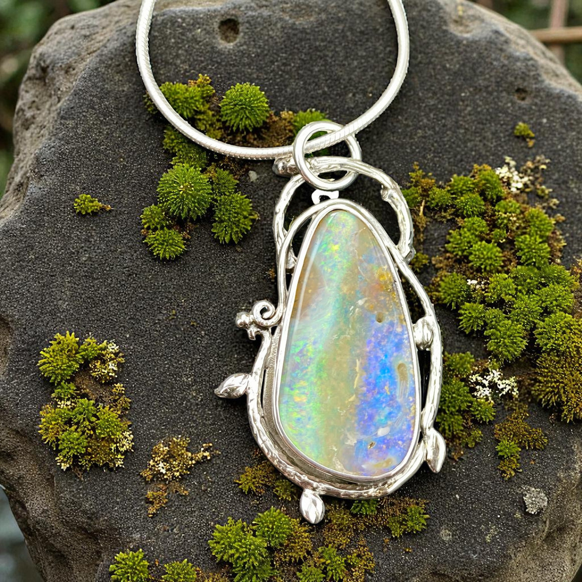 Rainbow Pipe Boulder Elvin flow Pendant