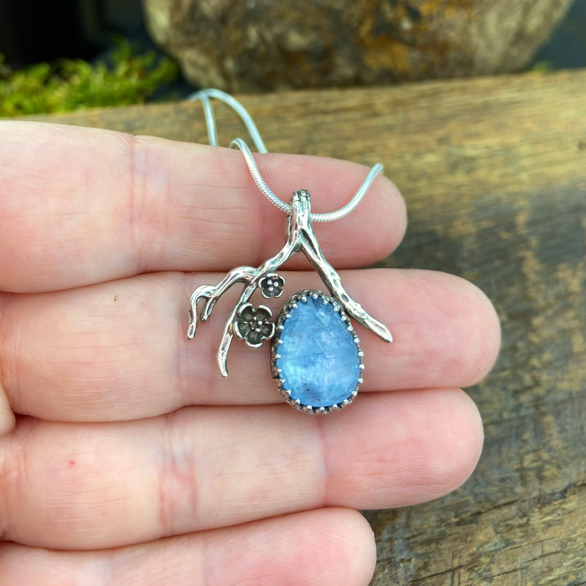 Aquamarine blossom pendant