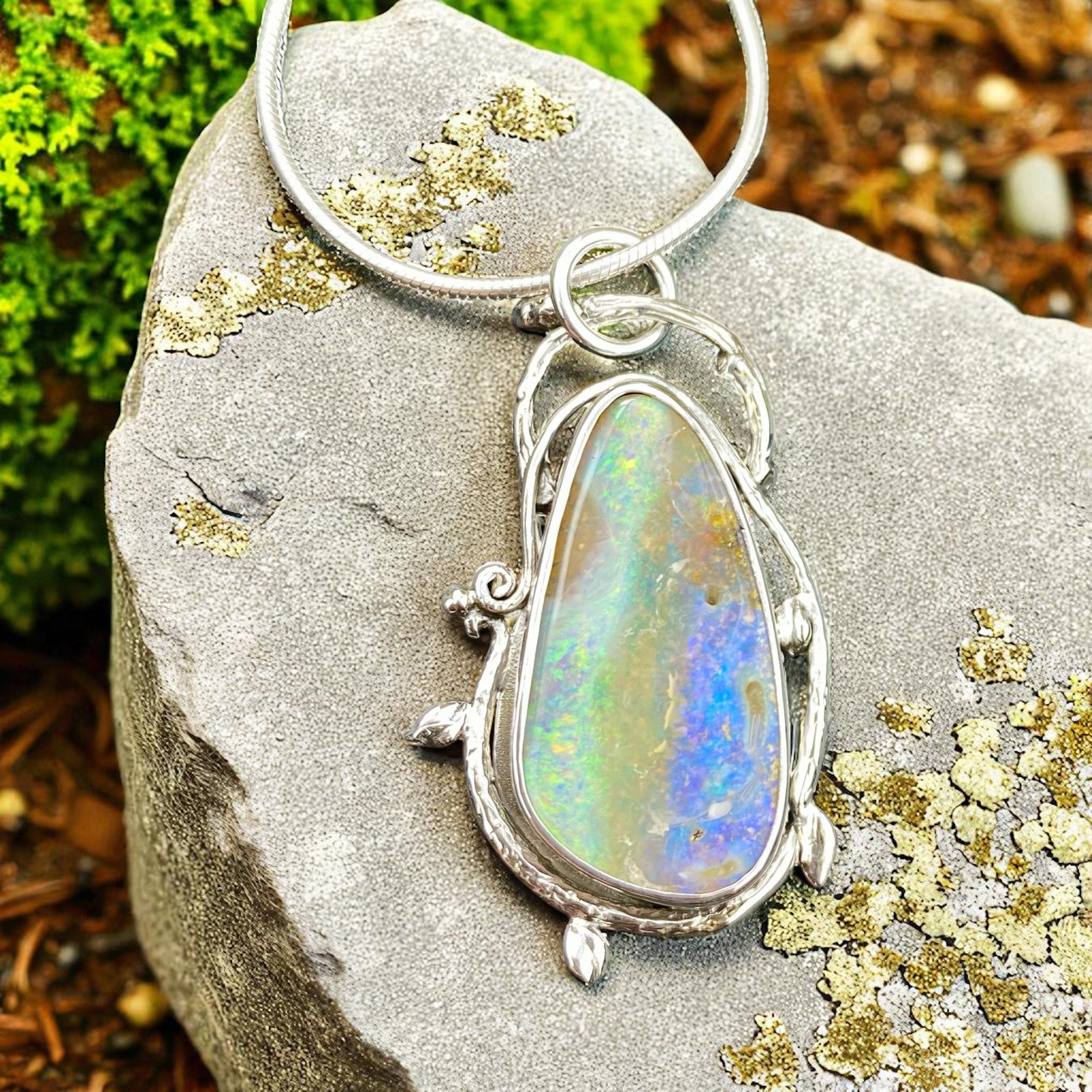 Rainbow Pipe Boulder Elvin flow Pendant