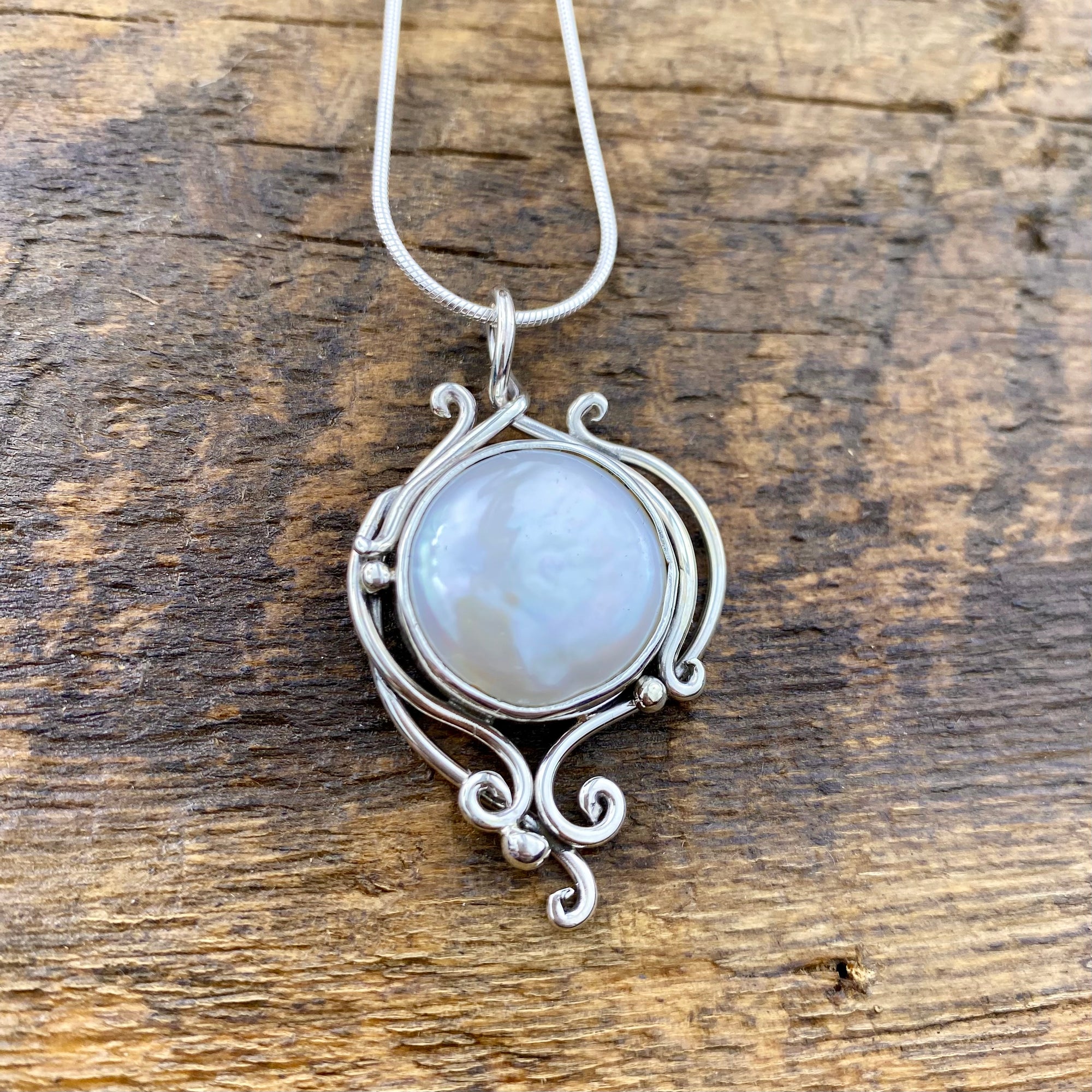 Beautiful Fresh water pearl elvin flow pendant