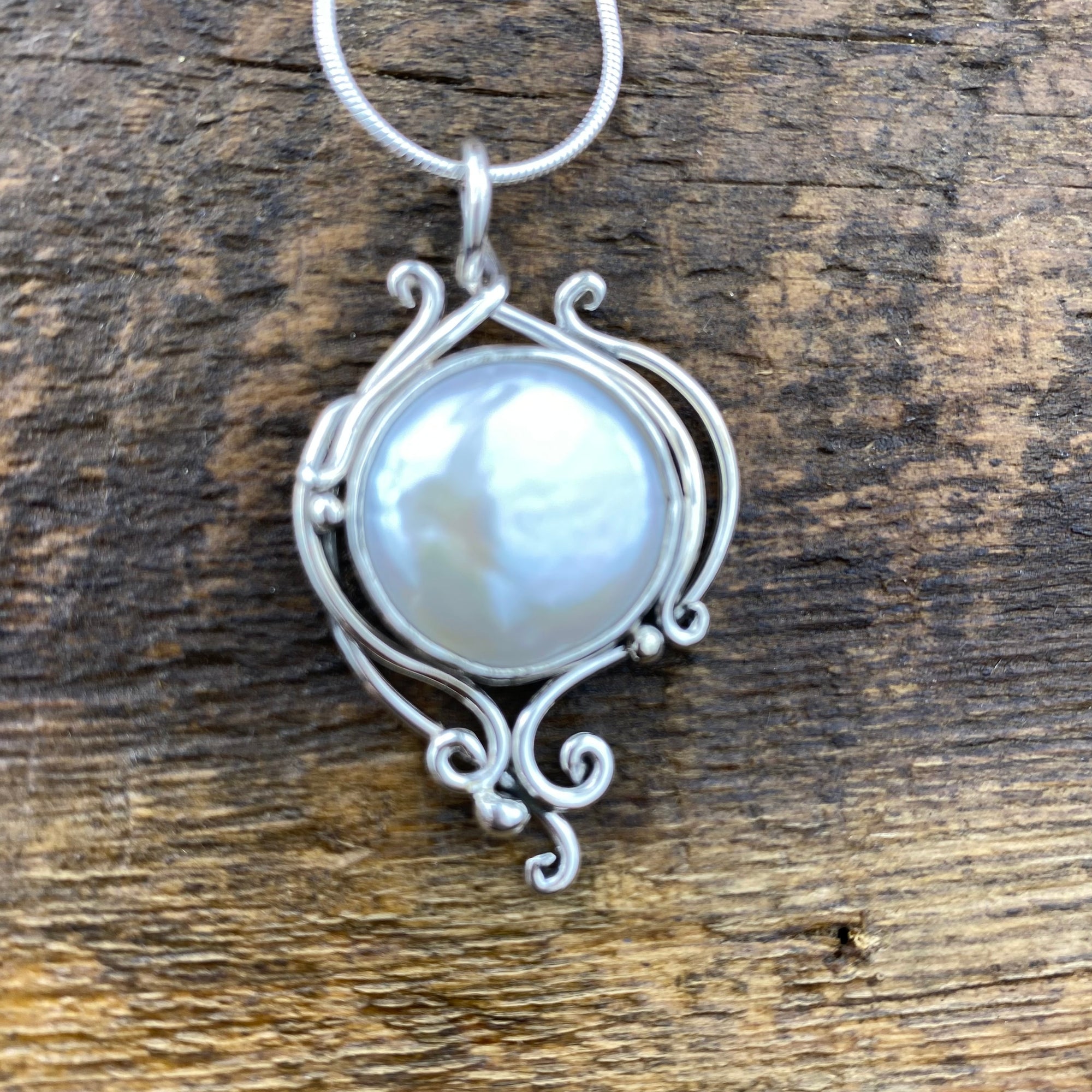 Beautiful Fresh water pearl elvin flow pendant