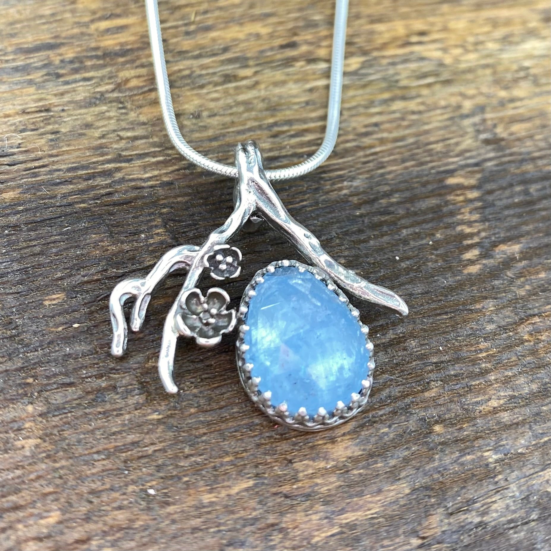 Aquamarine blossom pendant