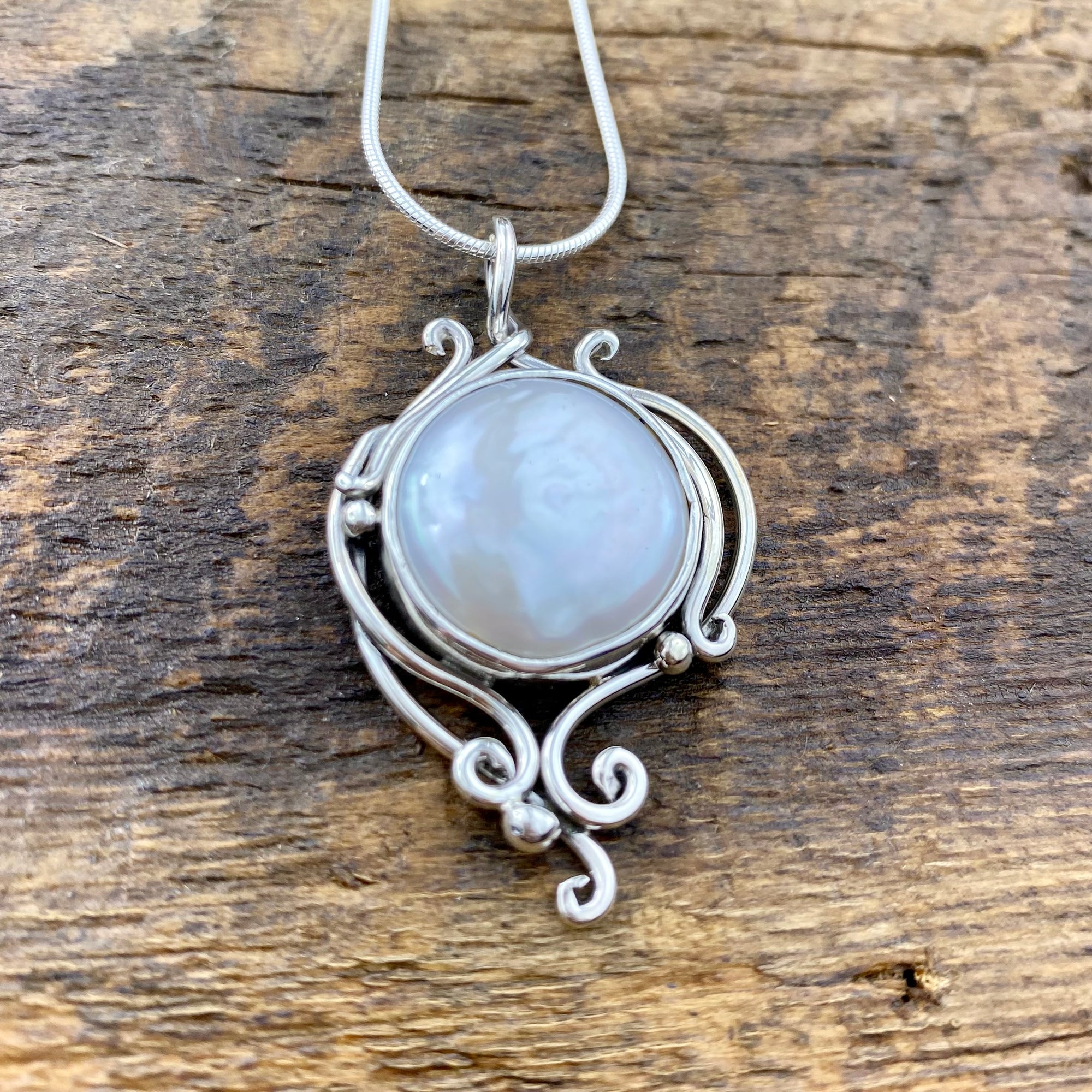 Beautiful Fresh water pearl elvin flow pendant