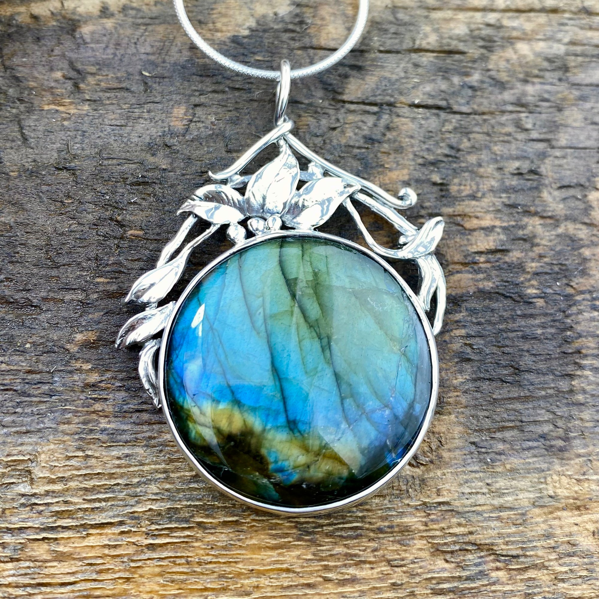 Labradorite Deep Moon Glow pendant