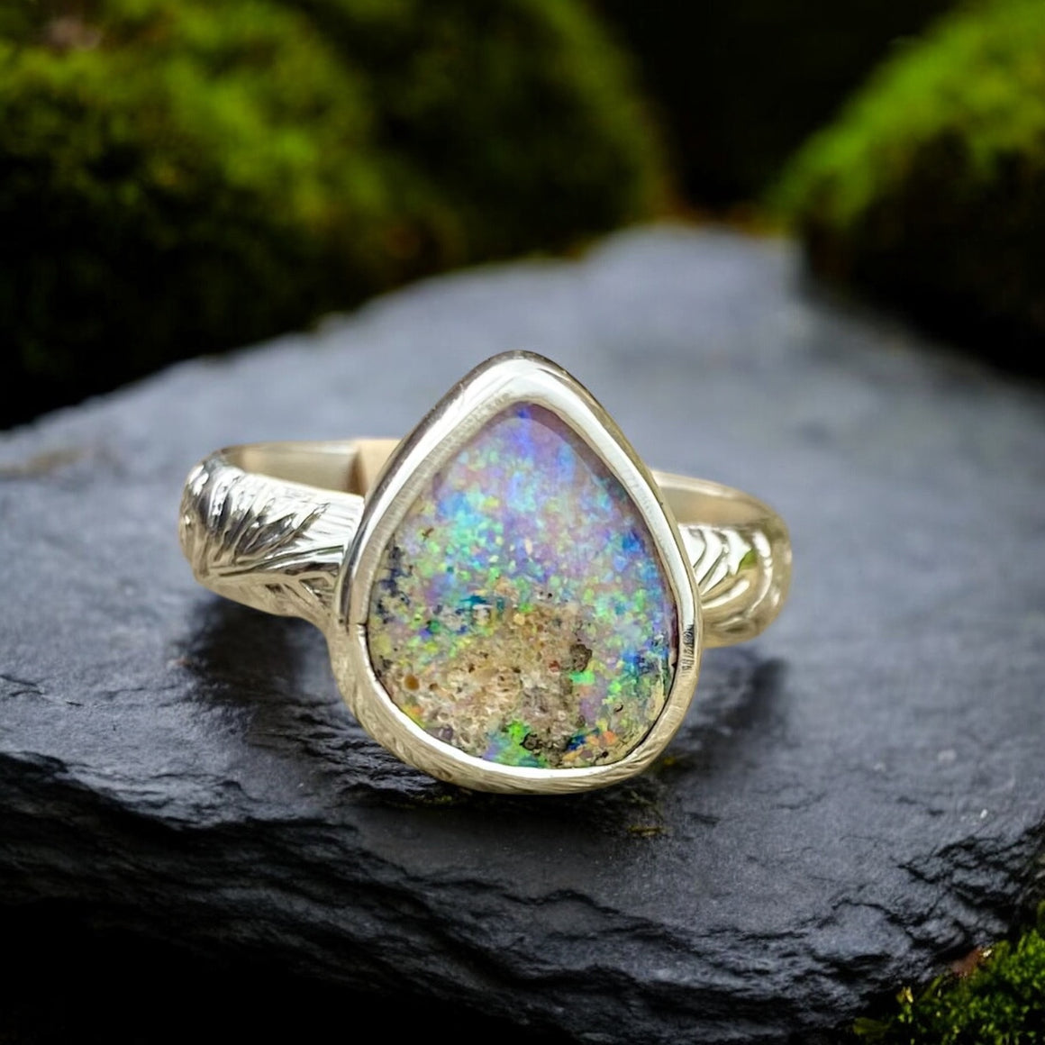 Sparkly Pipe crystal Boulder Ring