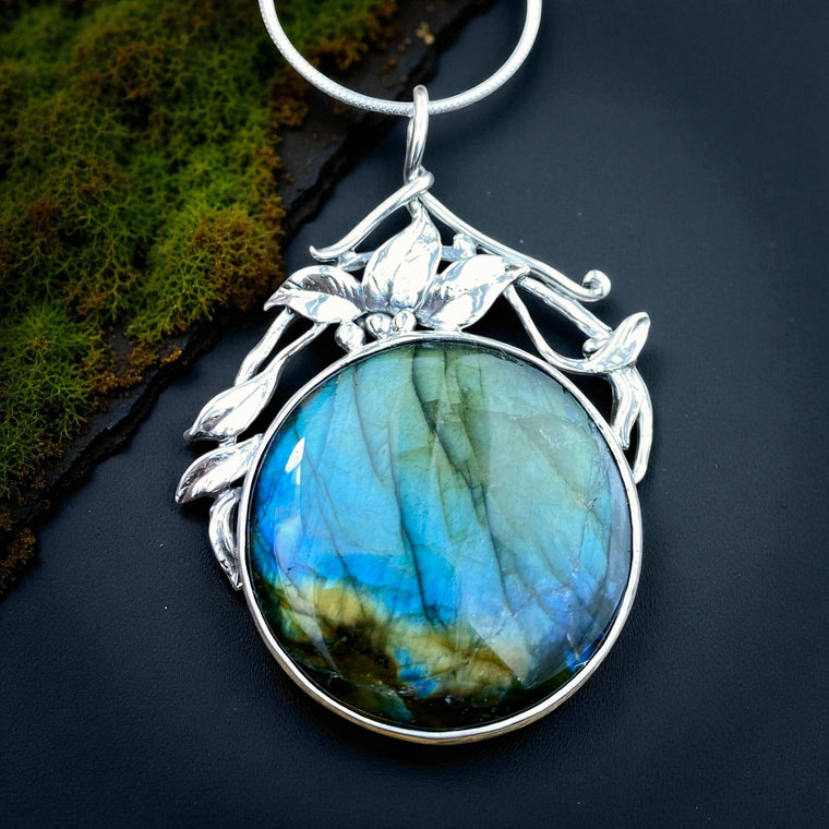 Labradorite Deep Moon Glow pendant