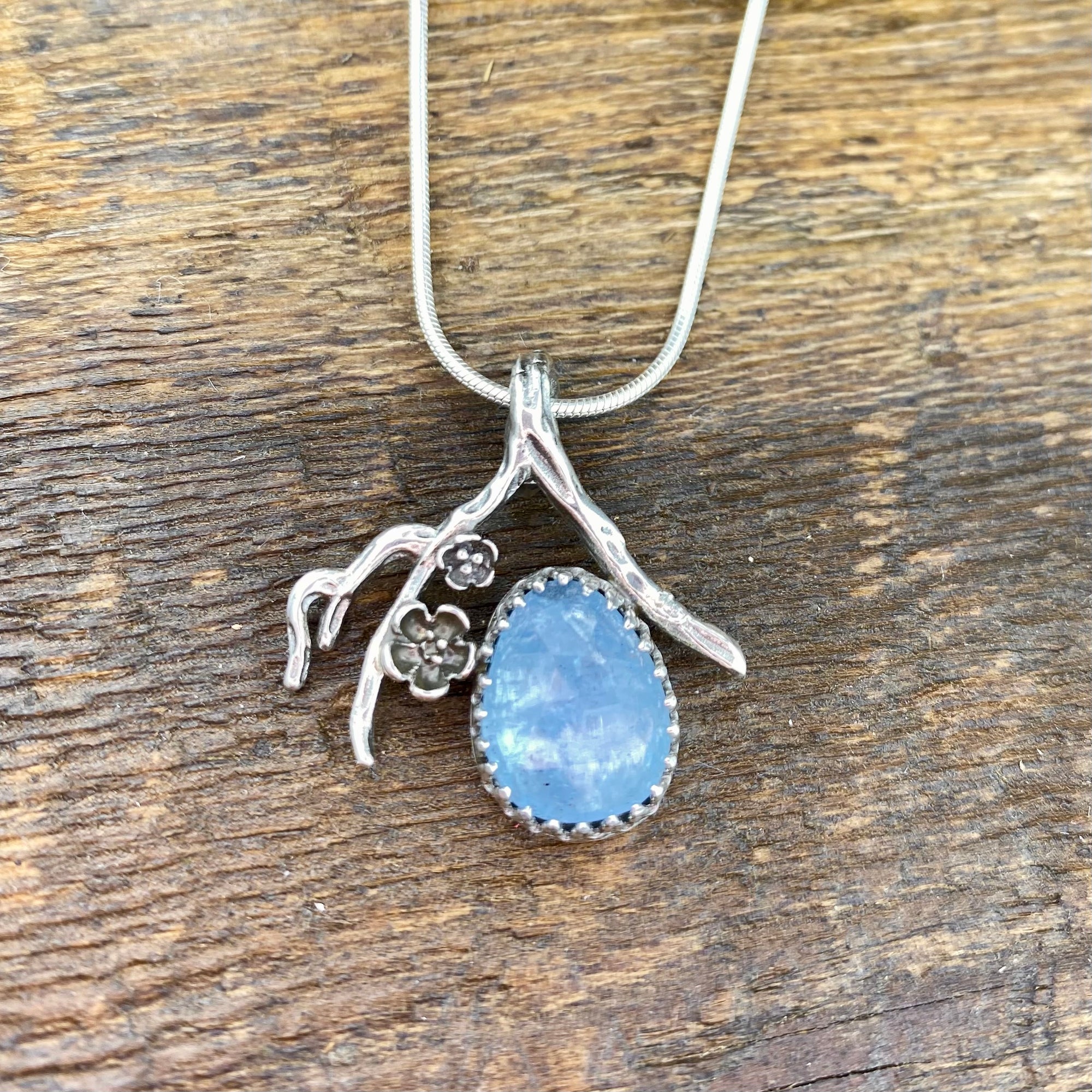 Aquamarine blossom pendant