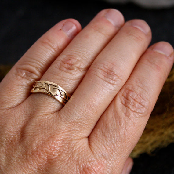 Gold vine wedding band deals
