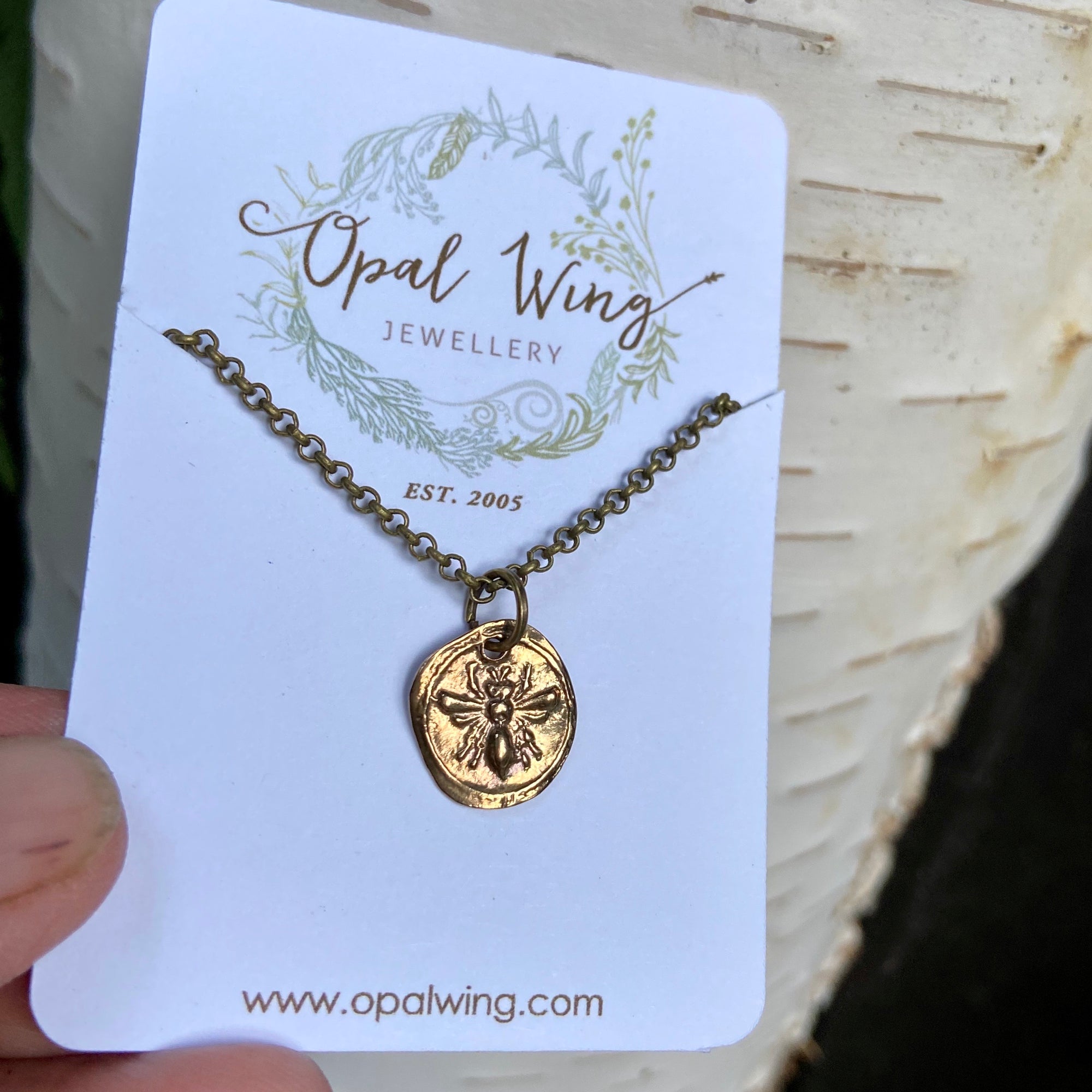 Bee necklace in Bronze