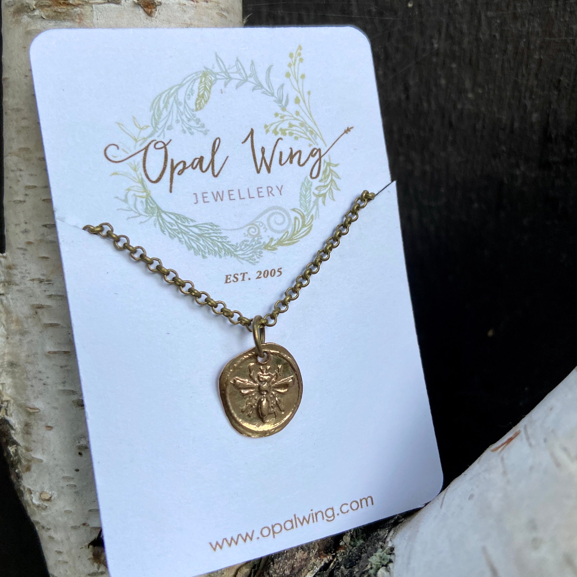 Bee necklace in Bronze